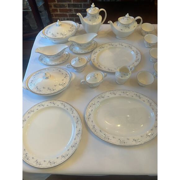 RARE Royal Doulton Cotillion H4962 VTG Fine Bone China Vegetable Bowl w/ Lid - Picture 3 of 7